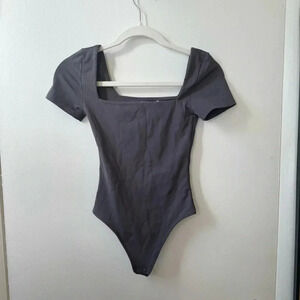 NWT Aritzia Babaton Contour Squareneck Short Sleeve Bodysuit Elegant Charcoal